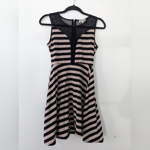 Monteau Dresses & Skirts - Monteau Sleeveless Dress Mesh Cotton Stretch Black Beige, Size M